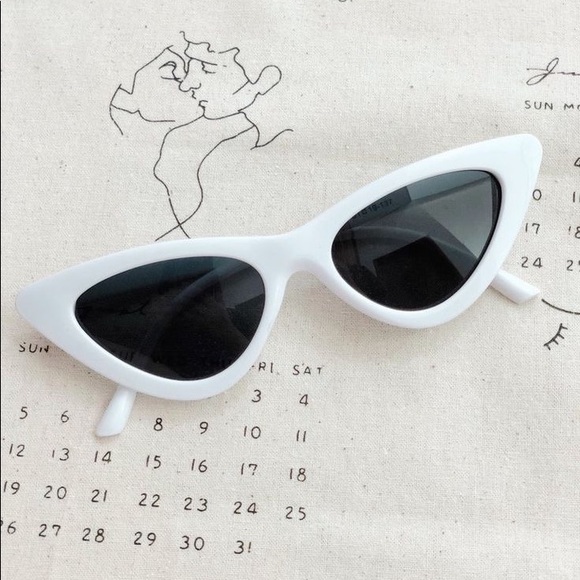 $10 or FREE w/purchase! CAT EYE SUNGLASSES | LIGHTS CAMERA ACTION ♡ - Picture 5 of 6